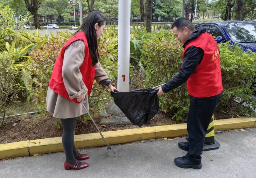 彎腰一秒，讓園區(qū)顏值“滿格”！